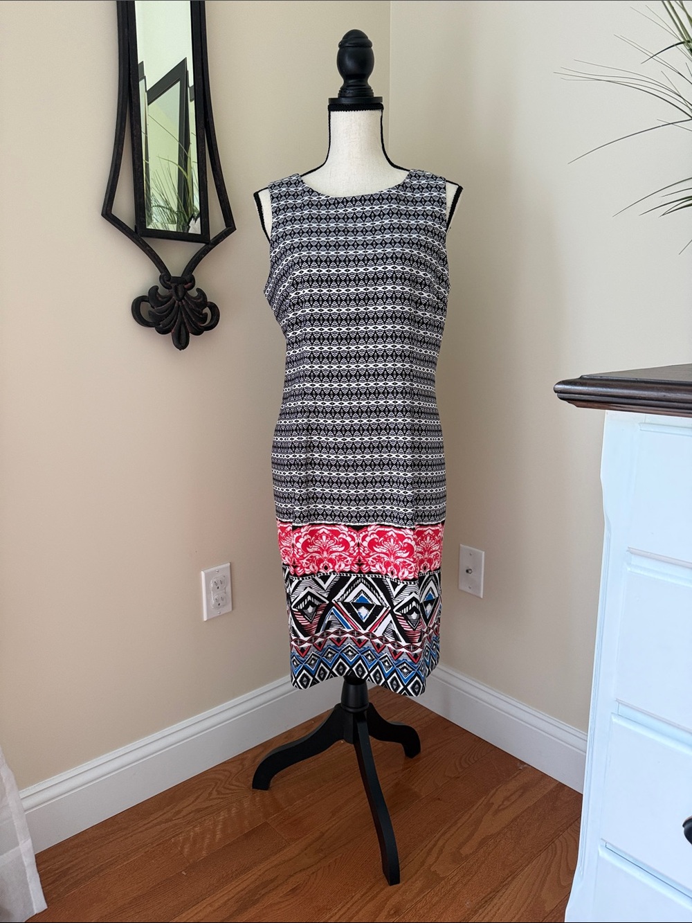 Mario Serrani Black & White Sleeveless knee length dress Size 10